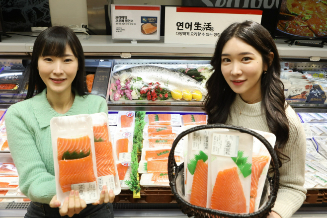 롯데마트, 노르웨이 극지방 오로라 연어 10톤 푼다