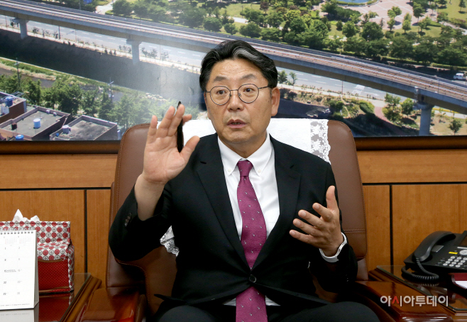 [인터뷰] 홍태용 김해시장 부울경제 거점 김해시, 동북아 물류플랫폼 유치 총력