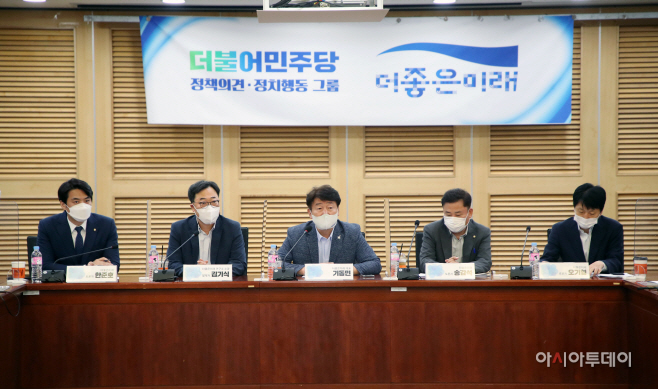 민주당 의원모임 더미래 “李, 불신 해소·혁신 위해 적극적으로 나서야”