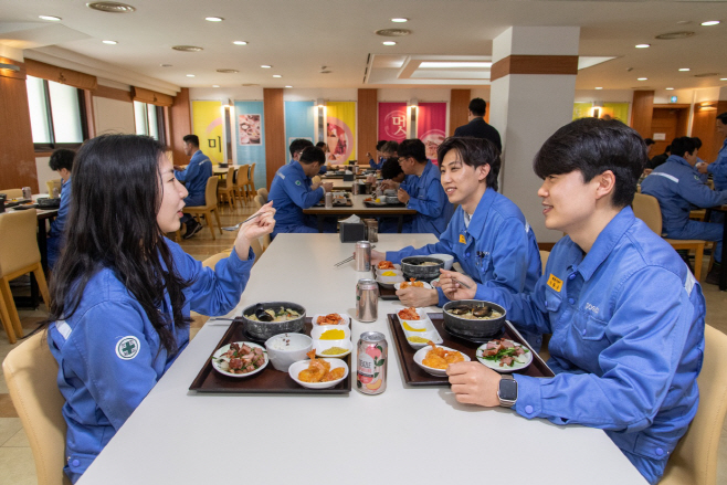 포스코 광양제철소, 구내식당 밥맛으로 직원들 응원...전국 맛집음식 선보여