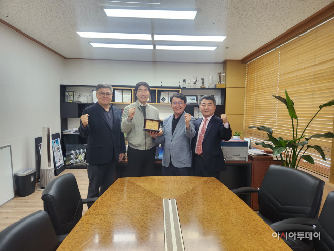 (주)다온글로벌 김경도 대표, 경남도지사 공로패