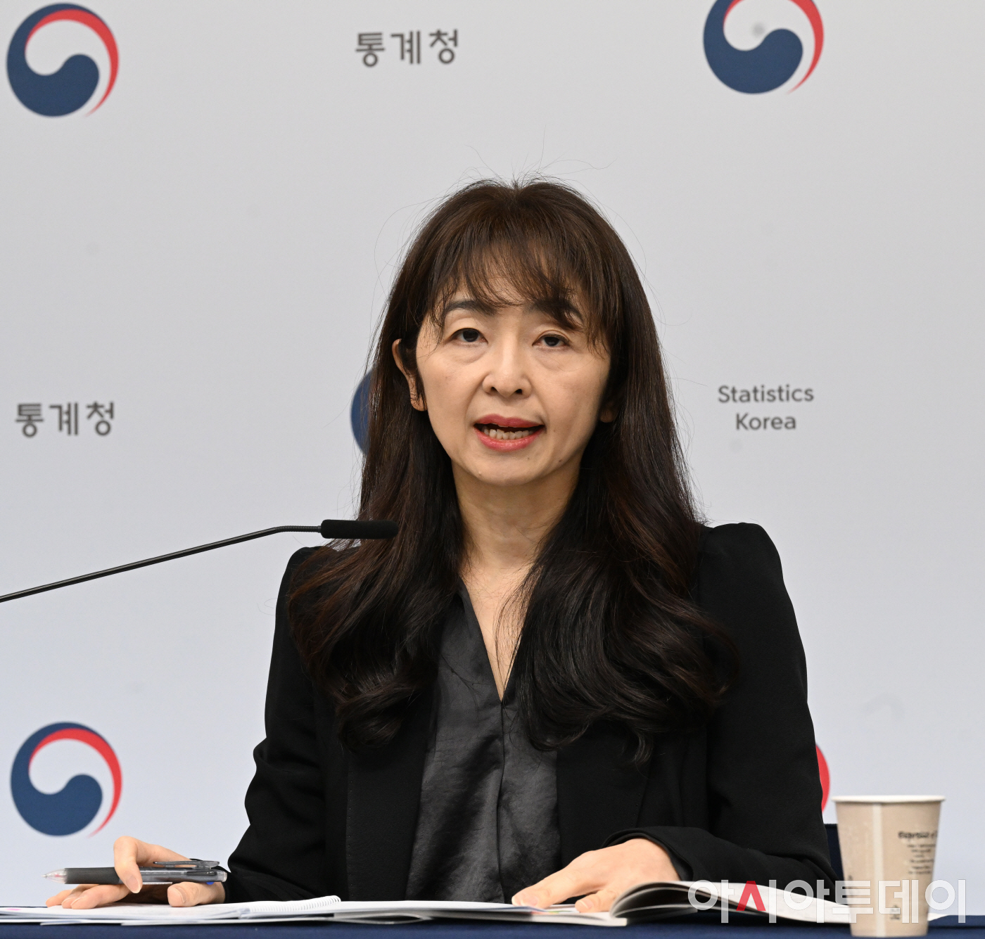 [포토]2023년 3월 고용동향 결과를 발표하는 서운주 국장