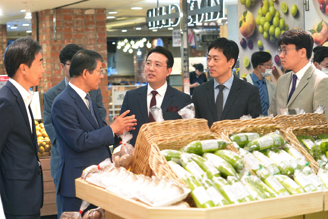 이랜드킴스클럽, 일산농협과 손잡고 로컬푸드 오픈…지역 농산물 판로 개척