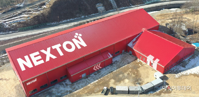 강원랜드 넥스트 유니콘 프로젝트 첫 결실…태백서 세계최대 인도어 딸기 스마트팜 준공