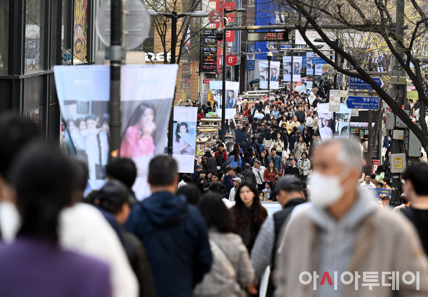 [포토]많은 관광객들로 붐비는 명동 쇼핑거리