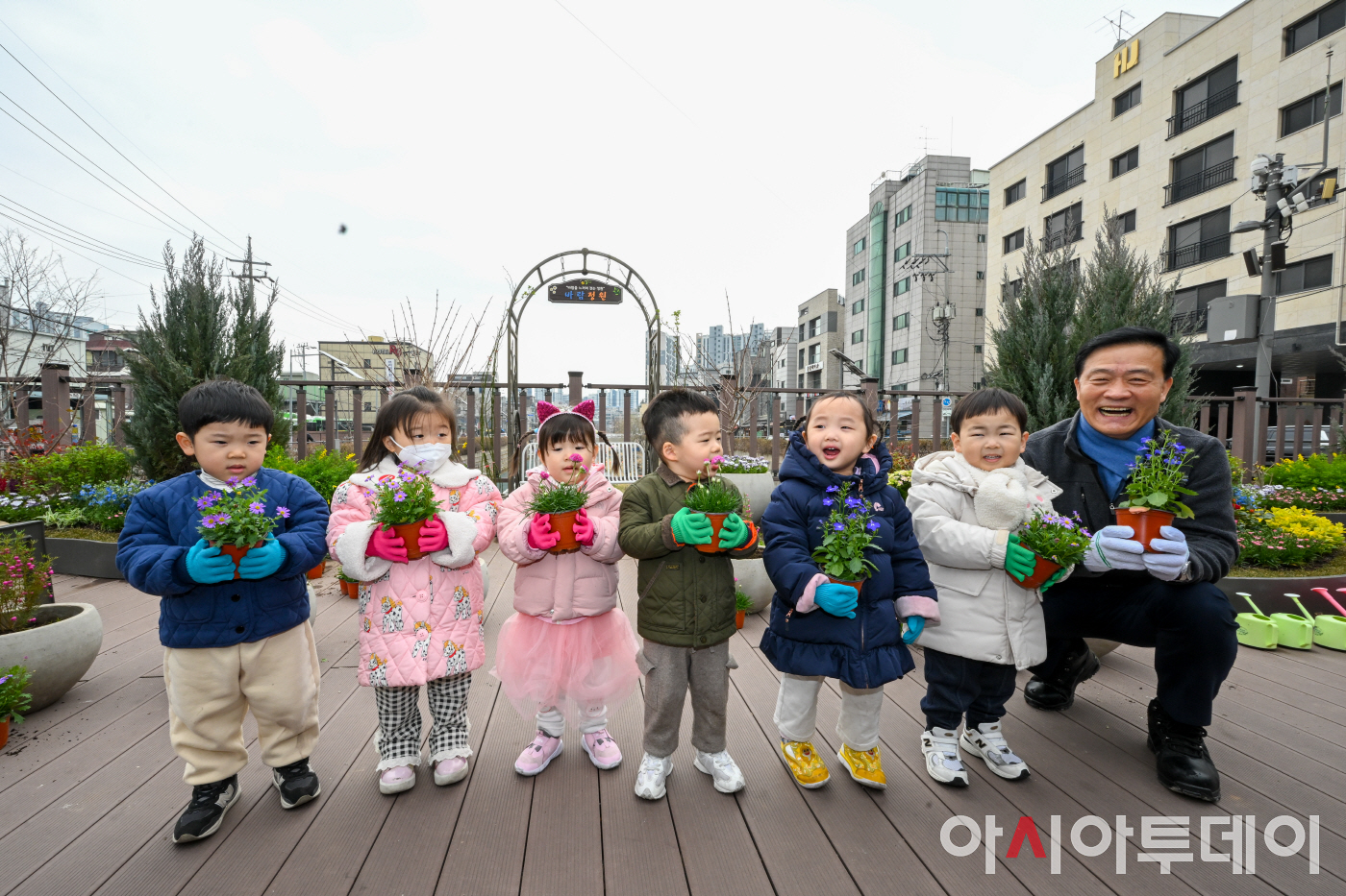 [포토] 봄꽃미소 가득한 성북구 바람마당