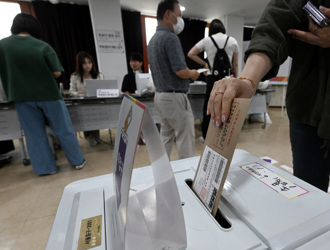 21대 대선 첫날 사전투표율 19.58%…역대 최고치