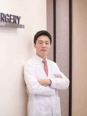 실패 없는 눈 재수술, 다양한 증상 경험 있는 성형외과 전문의 선택 중요
