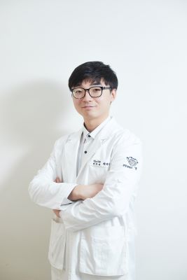 허리 통증과 함께 배뇨통ㆍ혈뇨ㆍ발열 등 있으면 비뇨기과 찾아야