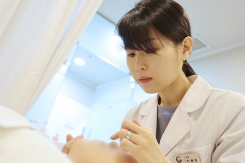얼굴 여드름, 흉터 생기기 전에 적절한 치료 받아야