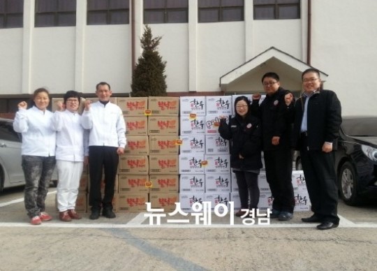 푸른농산, 거창군에 라면 100상자 기탁