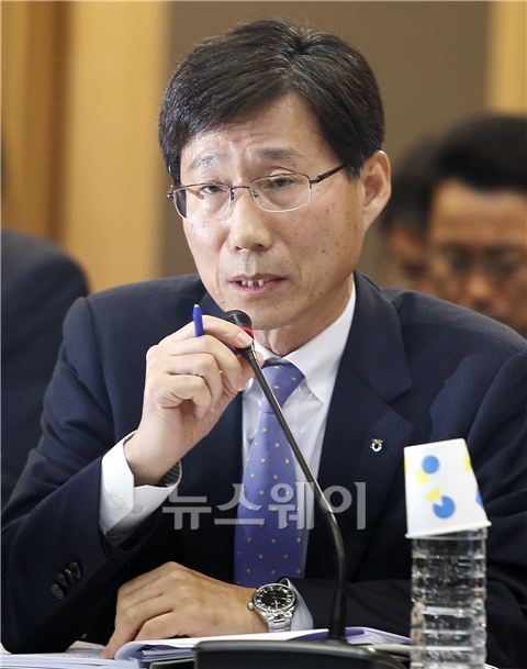 [NW포토]질의에 답하는 이신형 NH농협카드 사장