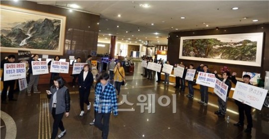 [NW포토]KBS 월드컵 전현무 영입설, ‘KBS 아나운서 집단반발’