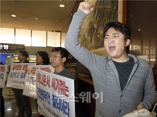 [NW포토]‘전현무 KBS월드컵 중계(?)’, KBS 아나운서 집단반발