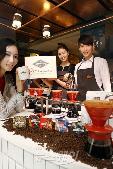 [NW포토]2분 만에 즐기는 핸드드립 커피 ‘할리스커피클럽’
