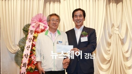 대구 원풍상회 조영호 대표, 합천교육발전기금 5백만원 기탁