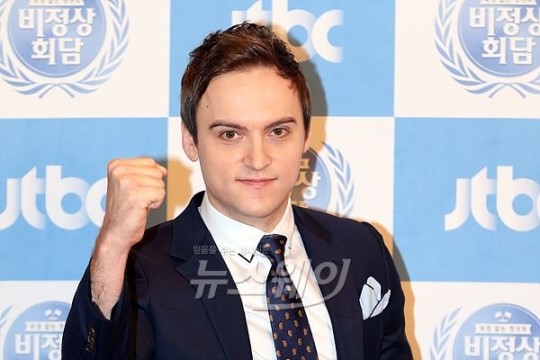 [NW포토]‘비정상회담’ 기욤 패트리, 프로게이머 출신의 포즈