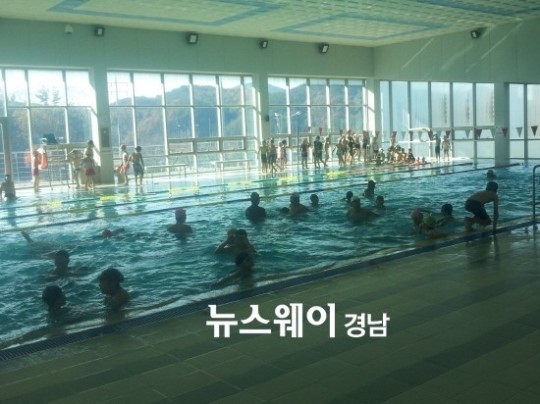 하동국민체육센터, 횡천초 대상 수영교실 운영