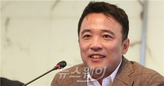 [NW포토]인사말하는 김택진