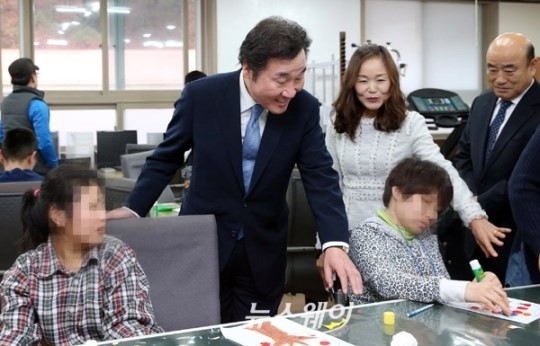 [NW포토]이낙연 지사 햇빛마을주간보호센터 방문