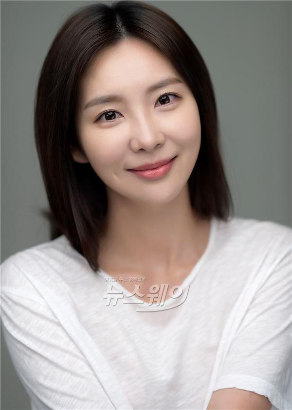 지주연, 엔터테인먼트아이엠 전속계약 체결…윤현민·전소민 한솥밥