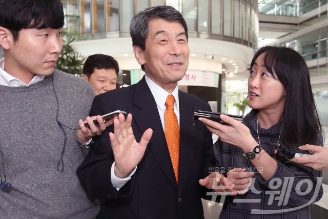 [NW포토]‘분수령 내린 한국GM·금호타이어… 답변 피하는 이동걸 산은 회장’