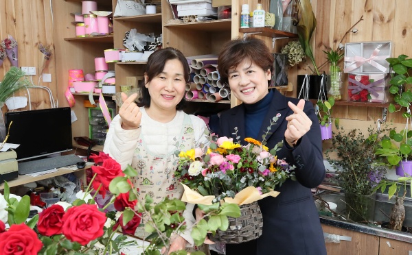 강은희 교육감, 칠성시장 찾아 ‘화훼농가 살리기 캠페인’