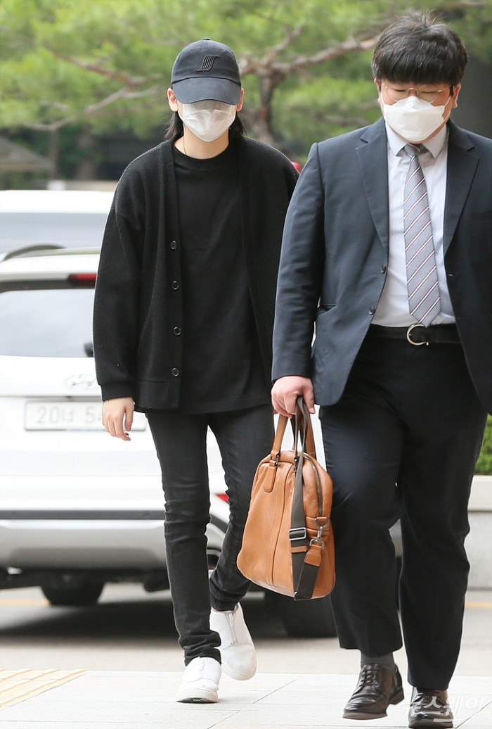 [NW포토]변호인과 법정 향하는 ‘래퍼 노엘’
