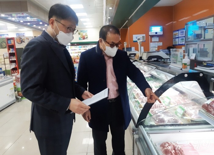 전남농협 검사국, 설 명절 대비 하나로마트 식품안전점검