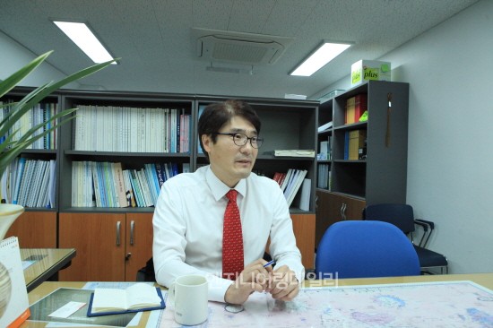 [인터뷰] 정창원 동성엔지니어링 해외사업부서장, 혼탁시장 떠나 신세계 카자흐 개척, 동성 수주 25%는 해외에서 가져와요