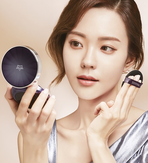 제이에스티나뷰티, 유튜버 헤이즐 쿠션 완판