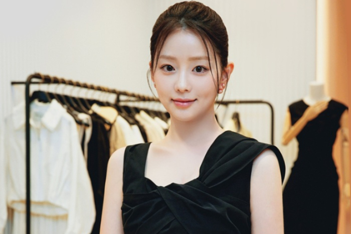 한섬 마인(MINE), 더현대서울점을 방문한 배우 채서안