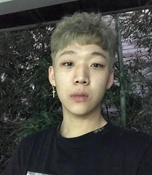 양홍원, 검은색 박스 티에  짧은 헤어스타일…‘훈훈’ 
