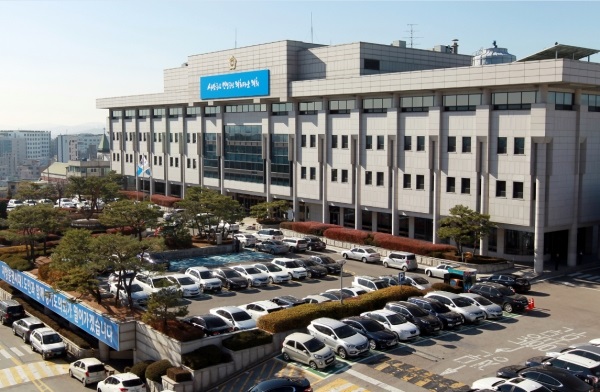 경기도의회 사무처 직원 1명 코로나19 확진…청사 폐쇄