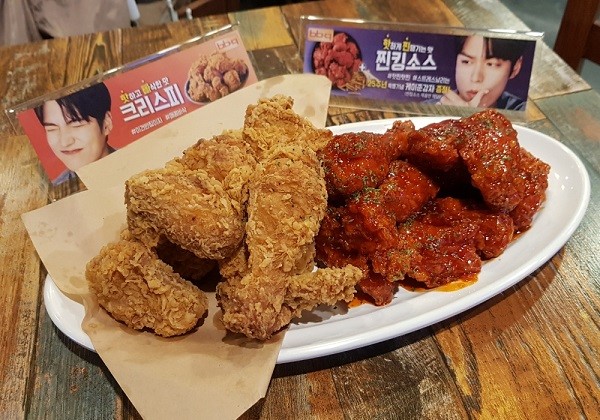 BBQ 핫황금올리브치킨 출시 한 달만에 50만 건 판매