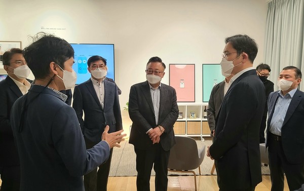 이재용 부회장, 삼성전자 디자인 전략회의 직접 주재...혼을 담고 혁명 이루자
