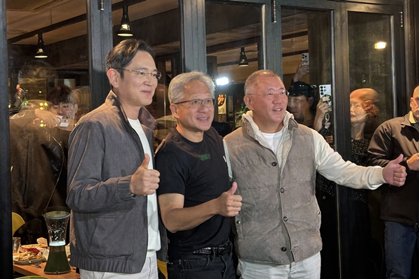 이재용·정의선·젠슨 황, '치맥 회동'...