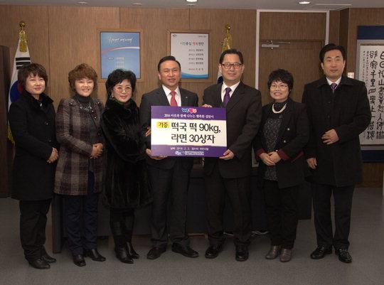 사랑의 라면·떡 기증