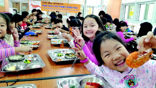친환경 로컬푸드 건강급식 제공 호응