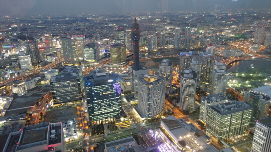 불꺼진 항구도시, 기업 도시로 화려한 부활