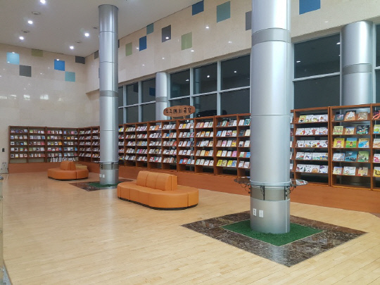 계룡시, 계룡문화예술의전당 로비 도서문화쉼터 무주(無主)공간 설치