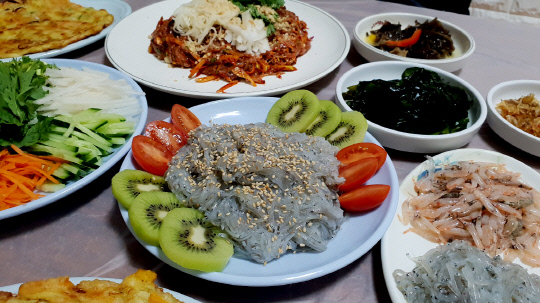 봄철 별미 태안 실치회 계절 왔다