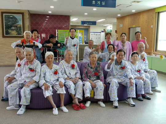 의료법인 중앙의료재단(CMI) 대전시립제2노인전문병원 어버이날 행사 개최