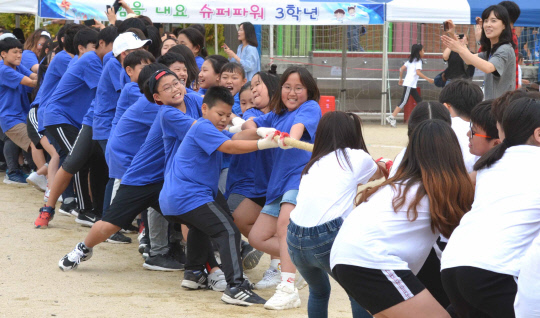 [포토] 대전 상대초 가을운동회 젖먹던 힘까지