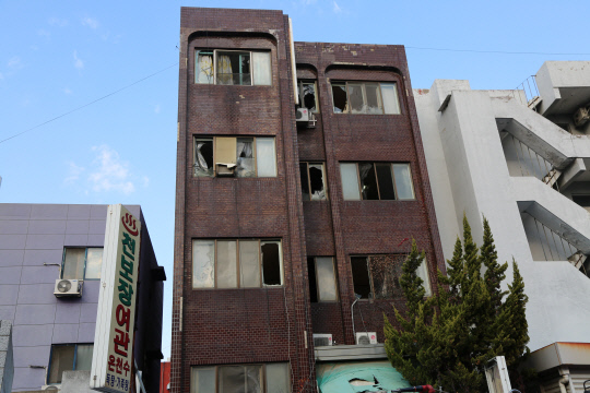 아산 여관서 화재 발생...7명 중경상