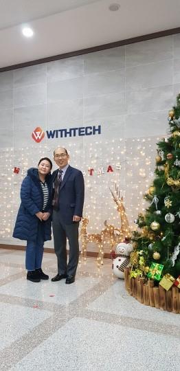 크리스마스에 나타난 부부산타 나눔은 삶의 가치 실현하는 가장 좋은 길