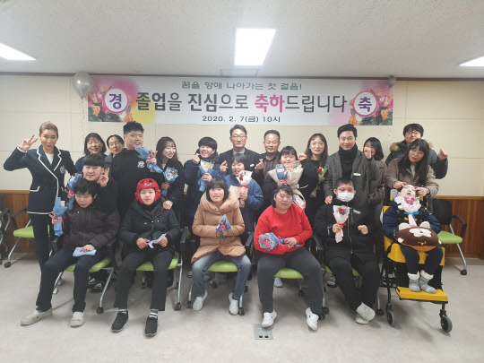 성봉학교, 교실 속 작은 졸업식
