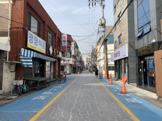 [르포] 가뜩이나 안좋은데 개강특수 사라진 지역 대학가