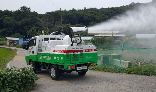 청양군, 고온다습 장마철 가축전염병 방역에 나서