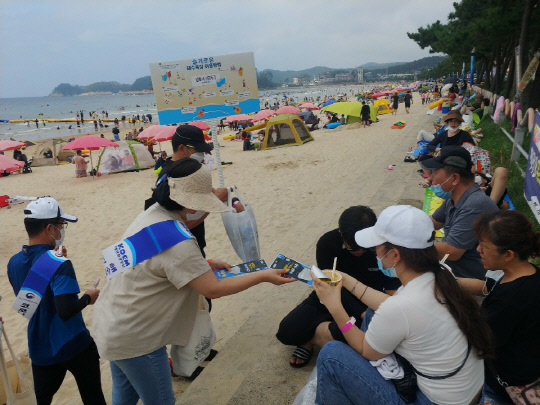 [사진뉴스] 대산해양환경공단, 생활 속 거리두기 캠페인 실시